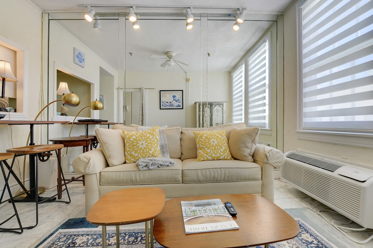 Suite living area